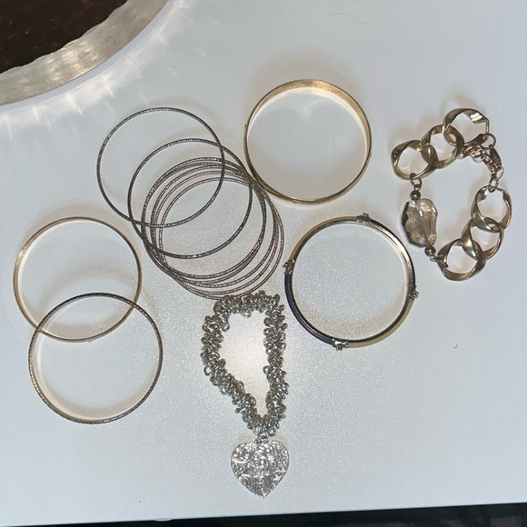 🪷 5/$10 🪷 Bundles of bracelets - Picture 4 of 11